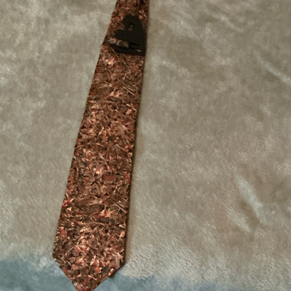 New Bachrach 100 percent silk tie.  Made in Italy. Geometric pattern